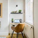 Coventry Fashionable House, City Centre, Free Parking, Sleeps 4, By Empower Homes