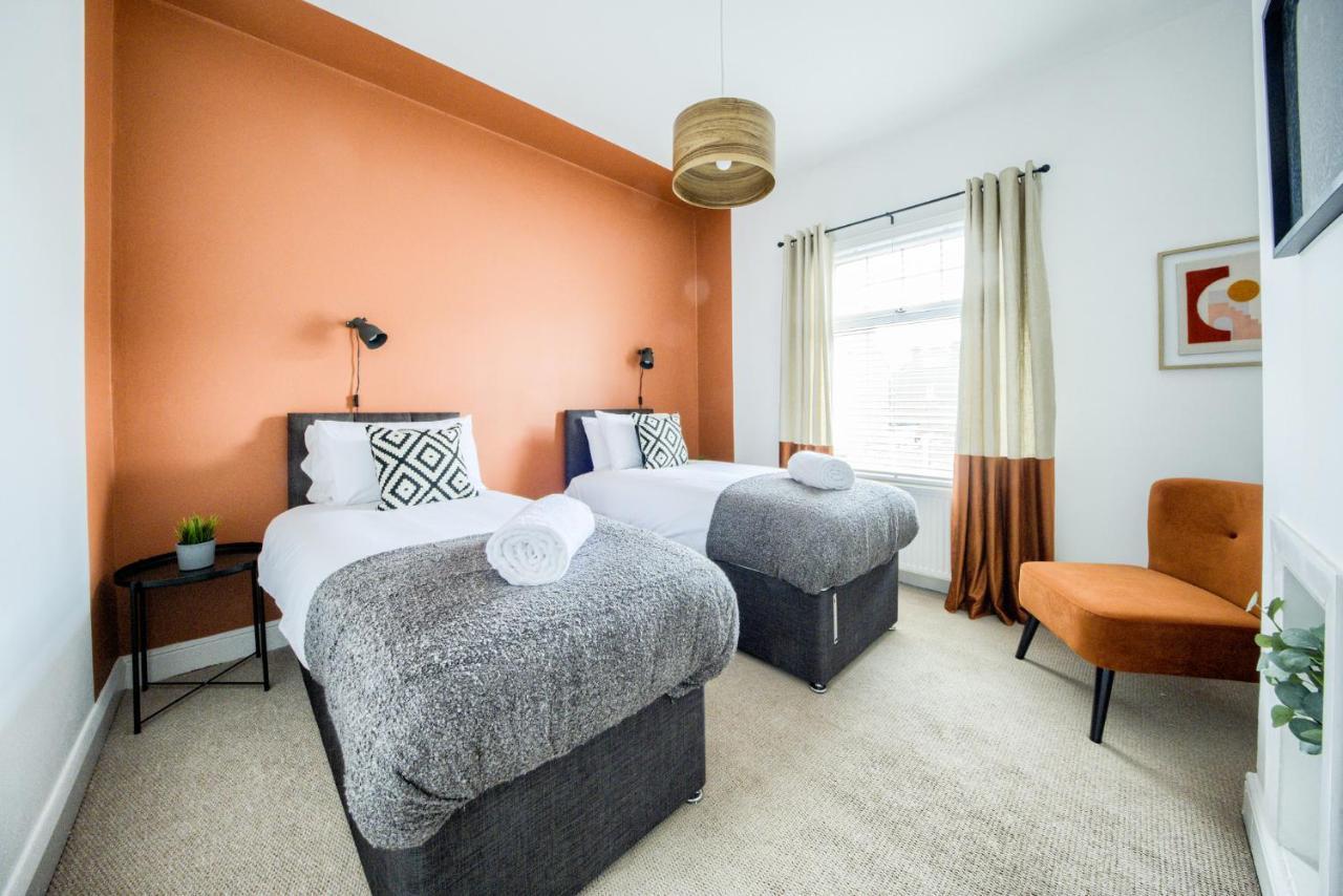 Fashionable House, Centre, Free Parking, Sleeps 4, By Empower Homes Holiday home